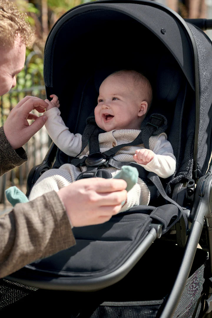 Mamas & Papas Ocarro2 All -Terrain Pram Bundle - Eclipse Black