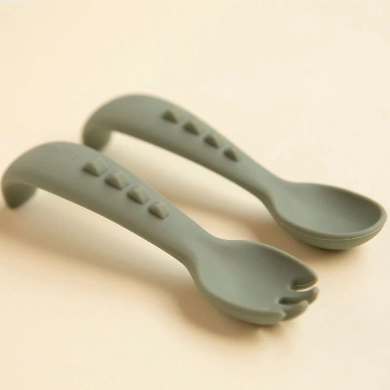 All4Ella Silicone comfy grip cutlery – Spoon + Fork Set - Olive