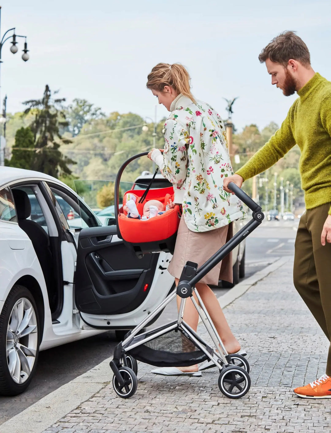 Cybex Cloud Q Capsule + Base - Stardust Black