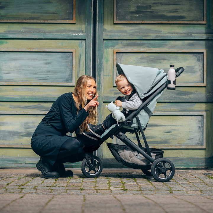Thule Spring 2 stroller black on black