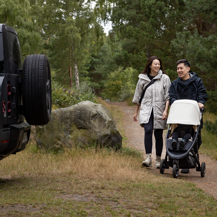 Thule Spring 2 stroller black on black