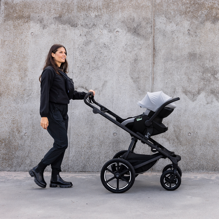 Thule Urban Glide 4-wheel with magnetic buckle (NEW)
