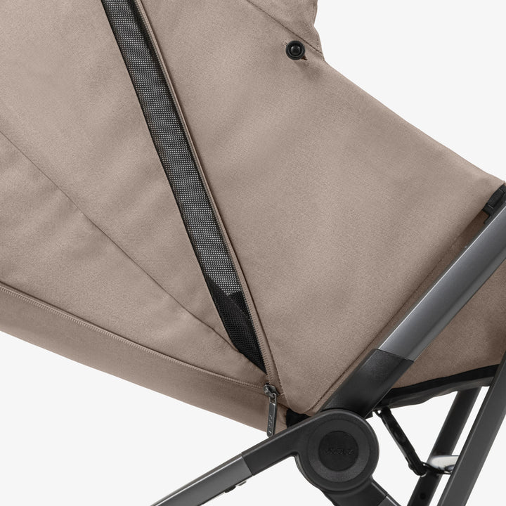 joolz aer buggy lovely taupe Joolz Aer2 nest to seat