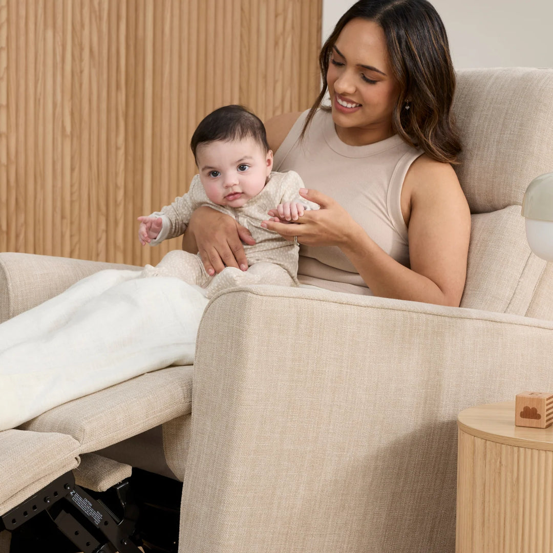 iL Tutto Felix Recliner Glider Nursery Chair in Latté