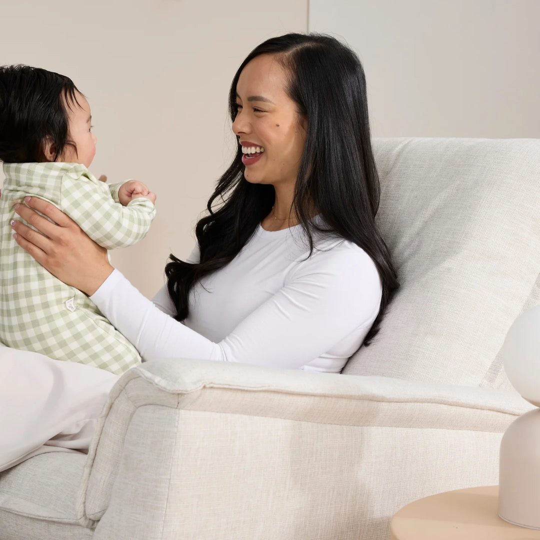 Il Tutto Louie Electric Recliner Glider Nursery Chair in Eggshell
