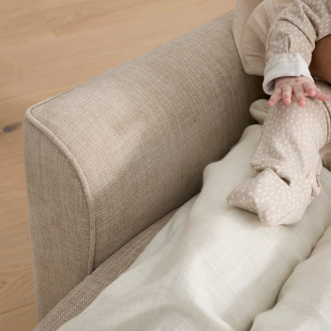 iL Tutto Felix Recliner Glider Nursery Chair in Latté