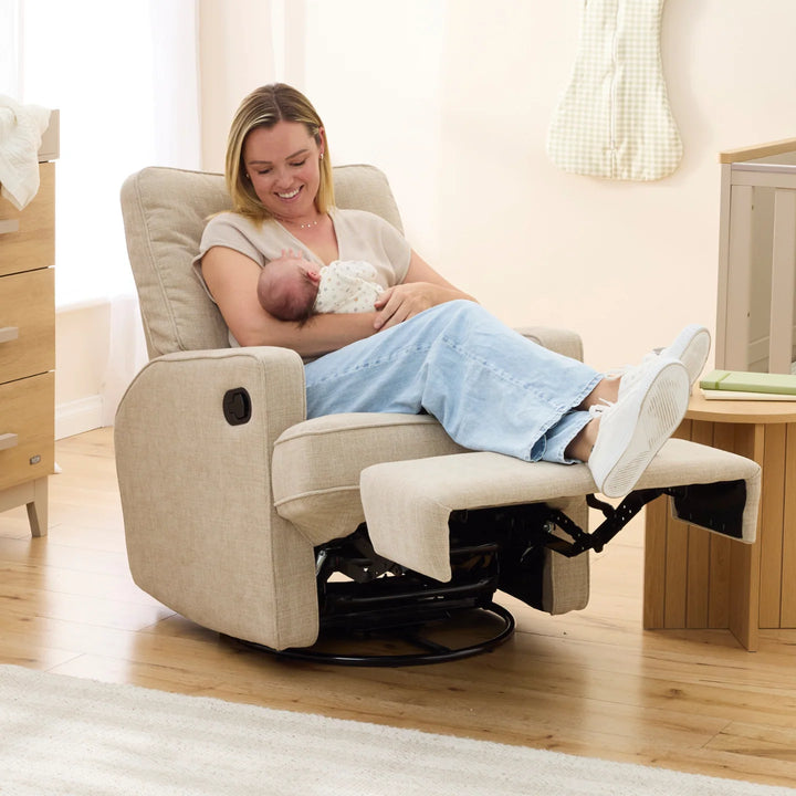 Il Tutto Quinn Recliner Glider Nursery Chair in Latté