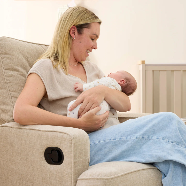 Il Tutto Quinn Recliner Glider Nursery Chair in Latté