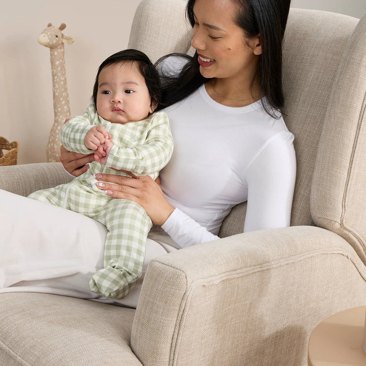 iL Tutto Chelsea Recliner Glider Nursery Chair in Latté
