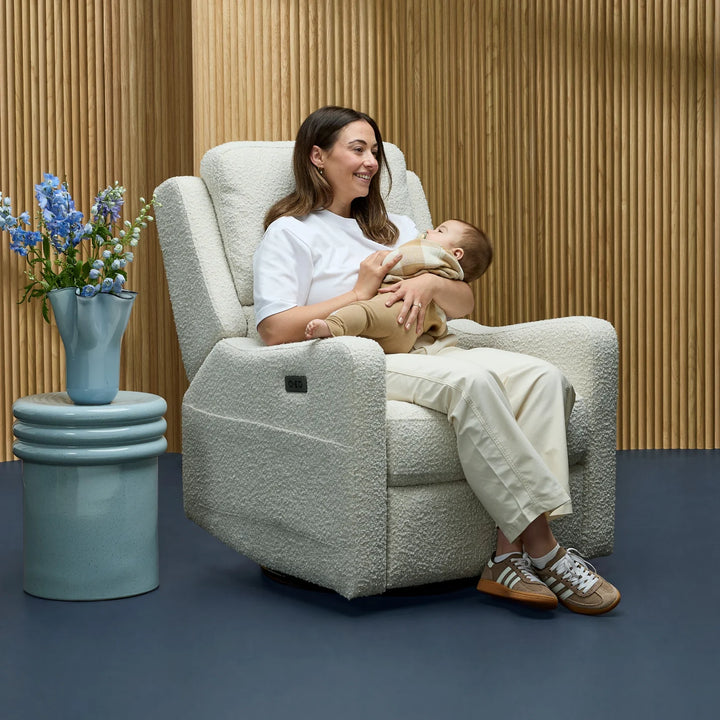 Il Tutto Henry Plus Massage & Heat Nursing Chair in Vanilla Bouclé