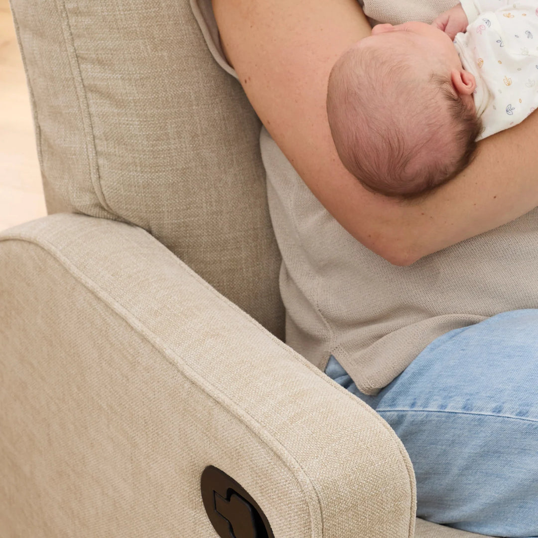Il Tutto Quinn Recliner Glider Nursery Chair in Latté