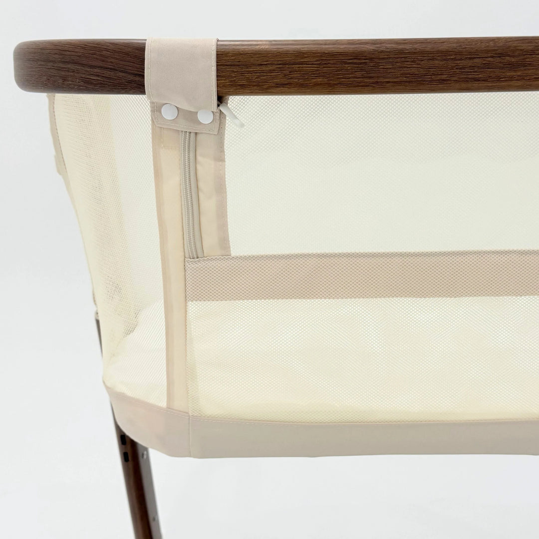 Babystudio Dream Glider Bedside Sleeper – Auto Motion Bassinet | Wood Grain