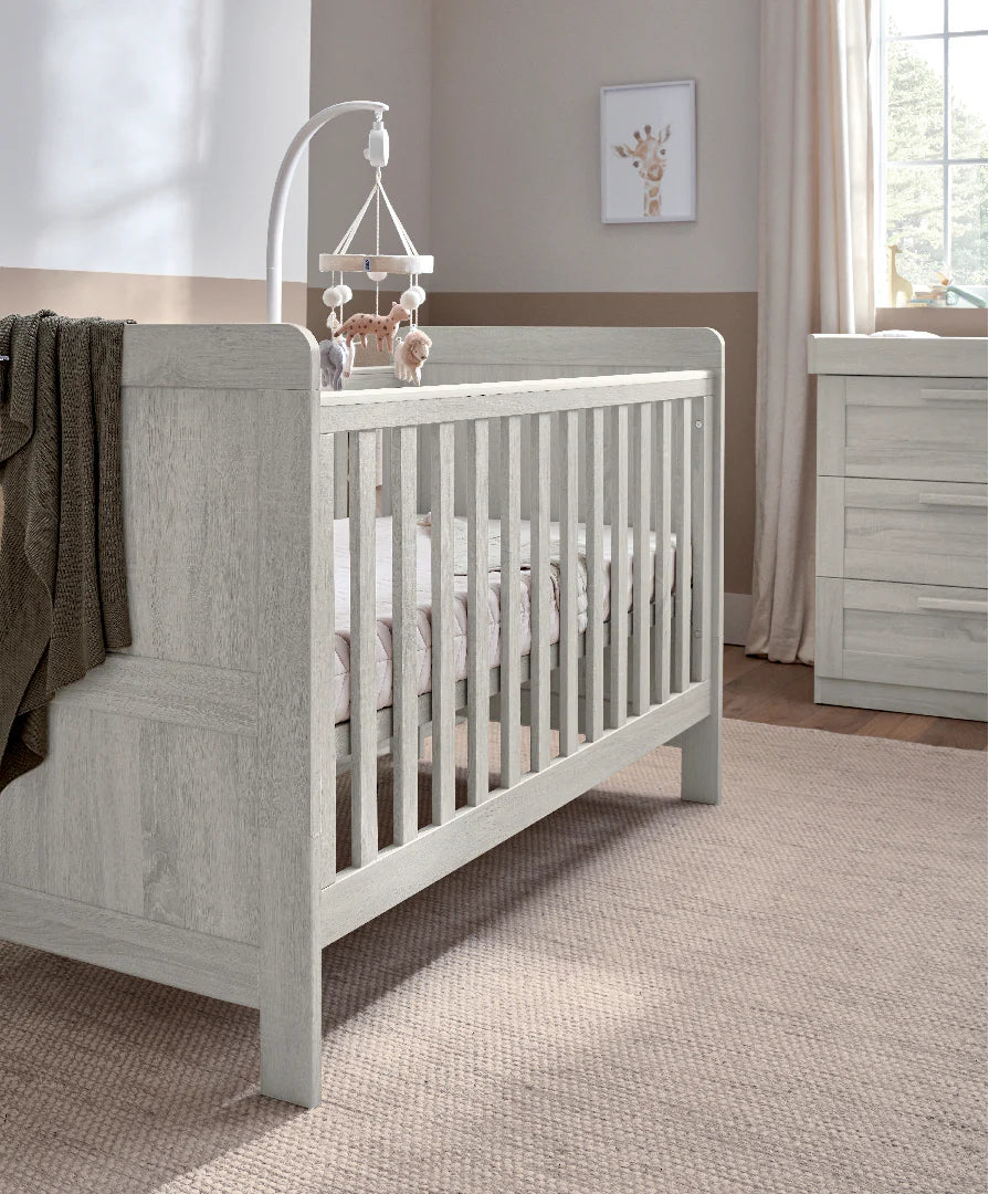 Mamas & Papas Atlas 4 Piece Set with Cotbed, Mattress, Fitted Sheets & Mattress Protector - White Wash
