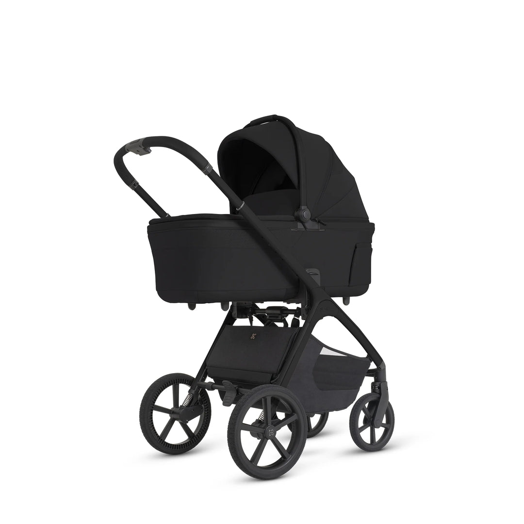 Silver Cross Cove 2 with Carrycot (6 Piece) - Onyx