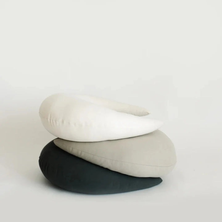 iL Tutto Snuggle Me Feeding Pillow in Birch