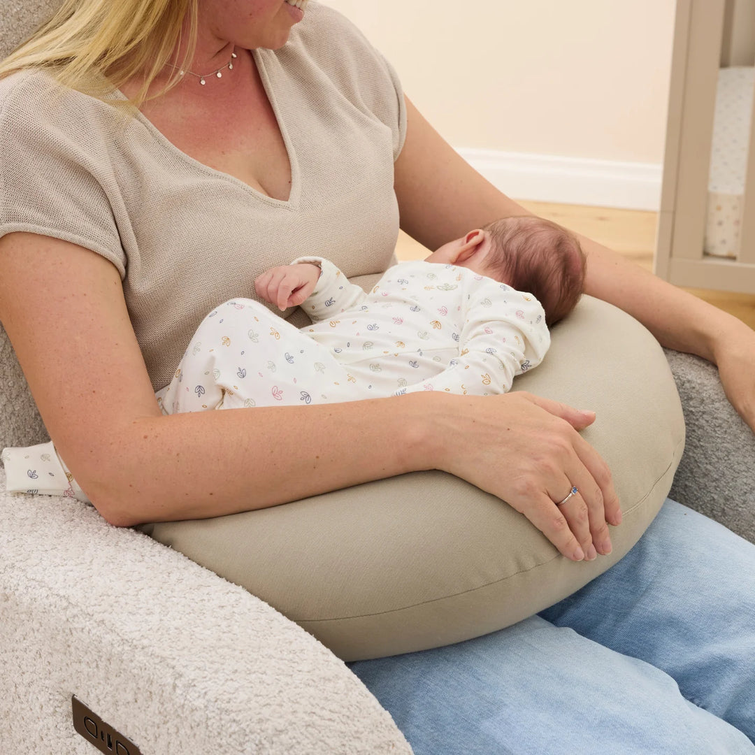 iL Tutto Snuggle Me Feeding Pillow in Birch