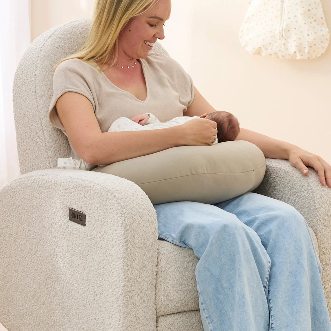 iL Tutto Snuggle Me Feeding Pillow in Birch