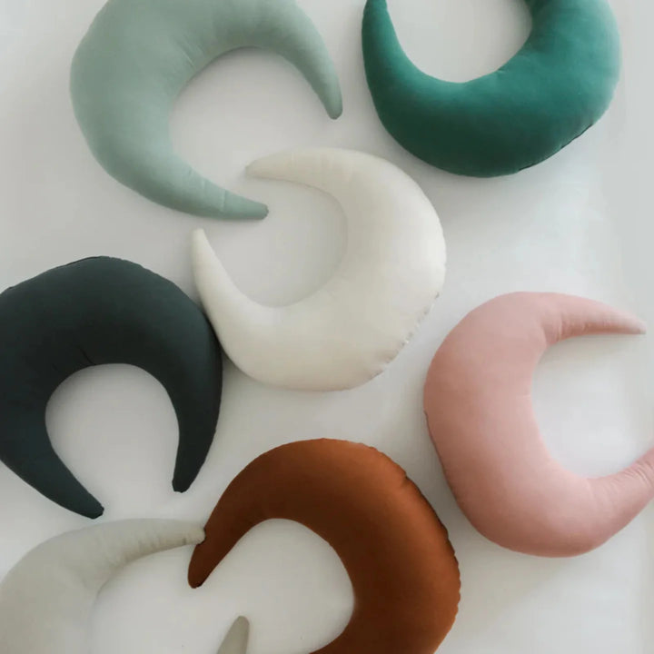 iL Tutto Snuggle Me Feeding Pillow in Gumdrop