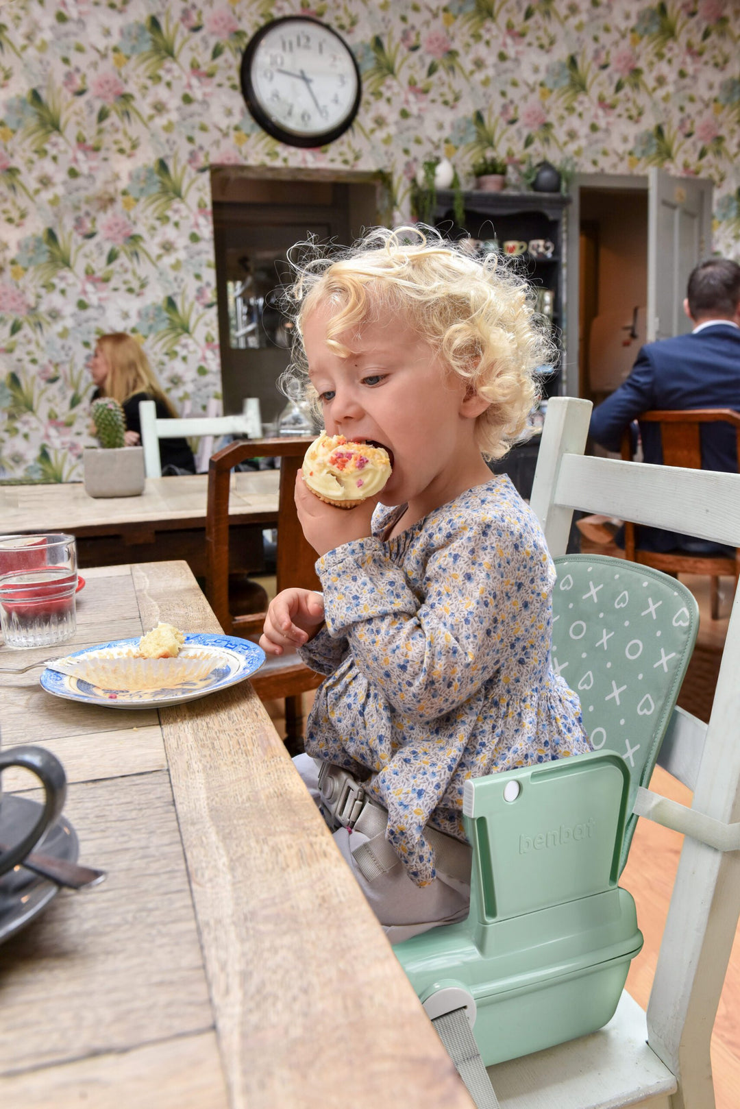 YummiGo Portable Booster+ Seat - Light Green (BB517)