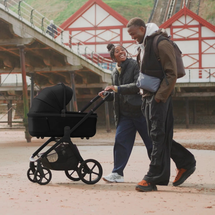 Silver Cross Cove with Carrycot (6 Piece) - Onyx