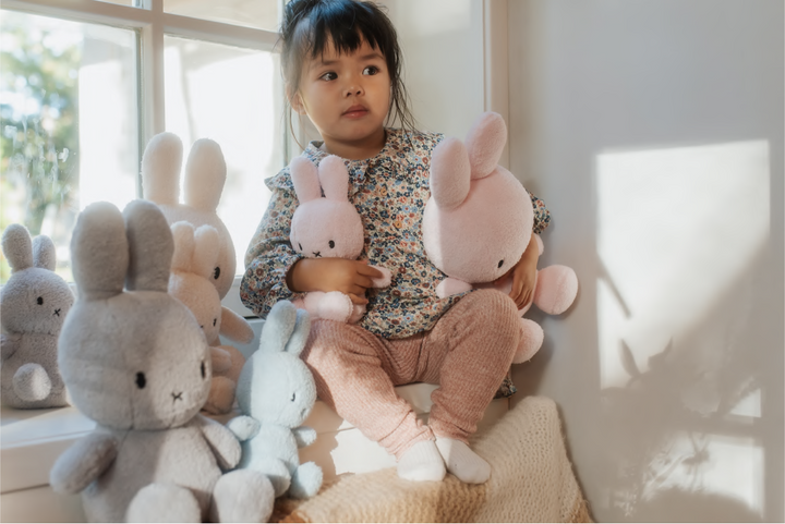 Miffy Sitting Terry Beige - 23 cm - 9"