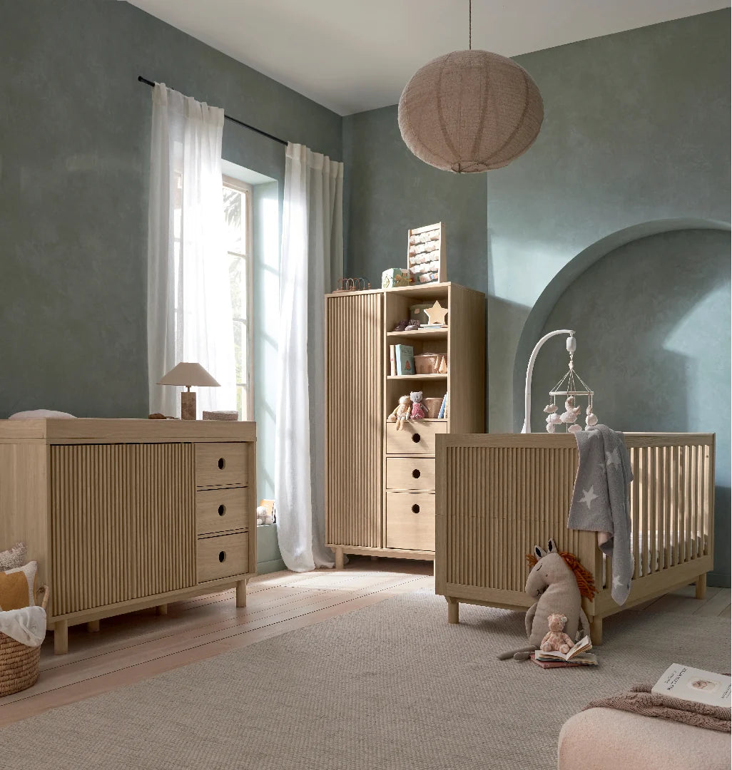 Mamas & Papas Oska Cotbed & 3 drawer WIDE Dresser Bundle (5 Pieces) - Oak