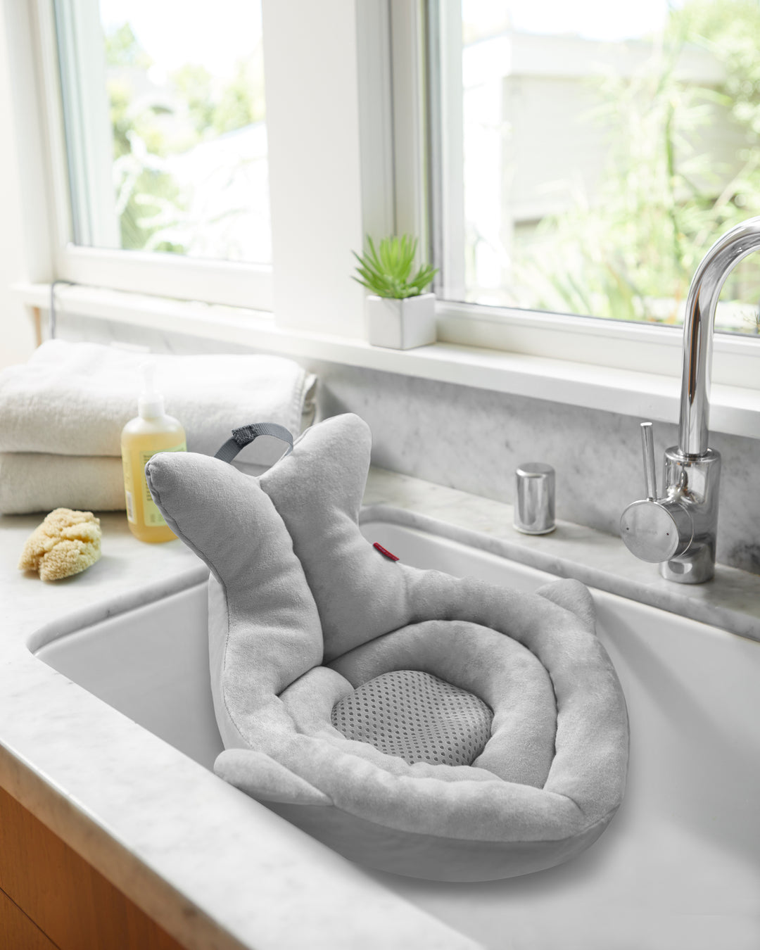 SKIP HOP MOBY SOFTSPOT SINK BATHER-Grey