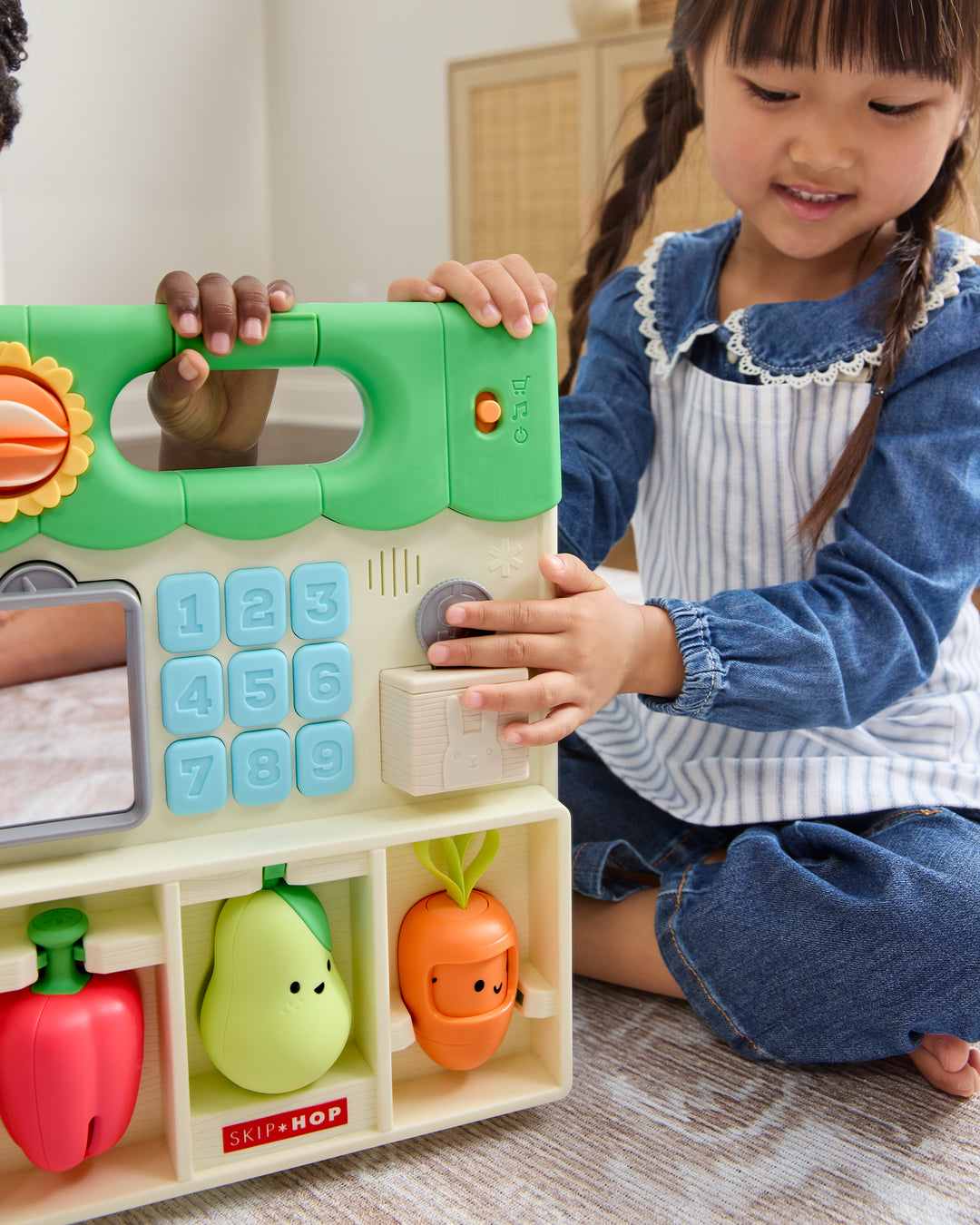 SKIP HOP FARMSTAND GROW ALONG 5-IN-1 ACTIVITY WALKER