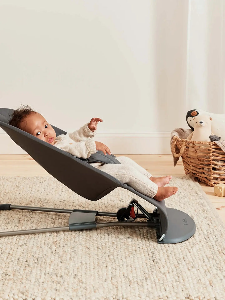 BabyBjorn Bouncer Bliss - Woven, Petal Quilt Anthracite