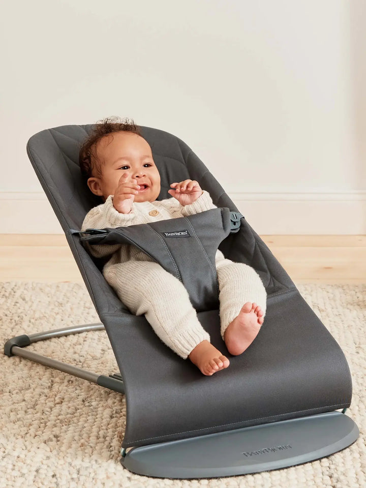 BabyBjorn Bouncer Bliss - Woven, Petal Quilt Anthracite