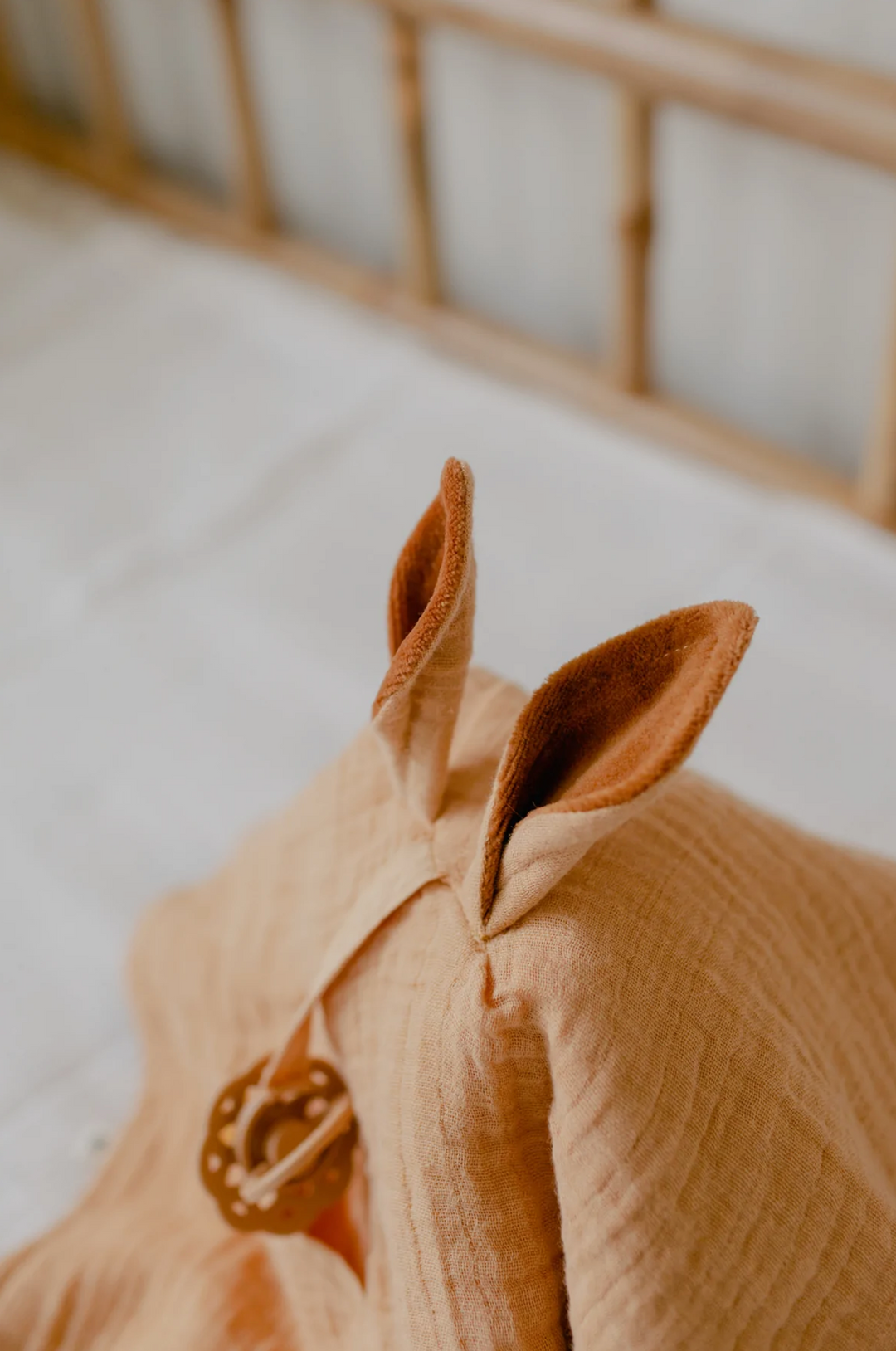 BIBS Kangaroo Cuddle Cloth-Dessert Sand&Caramel
