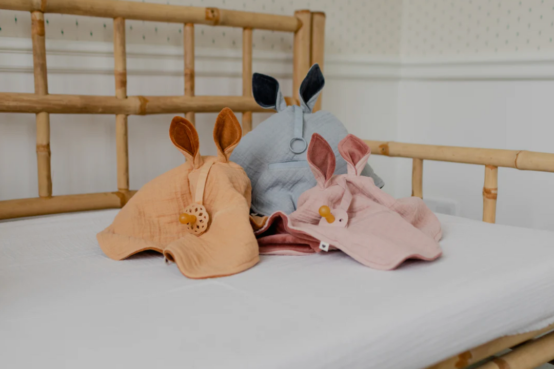 BIBS Kangaroo Cuddle Cloth-Dessert Sand&Caramel