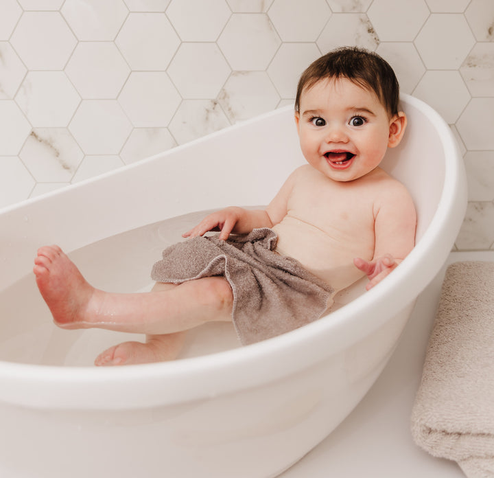 BUBBLE BABY BATH WITH BATH SEAT - White