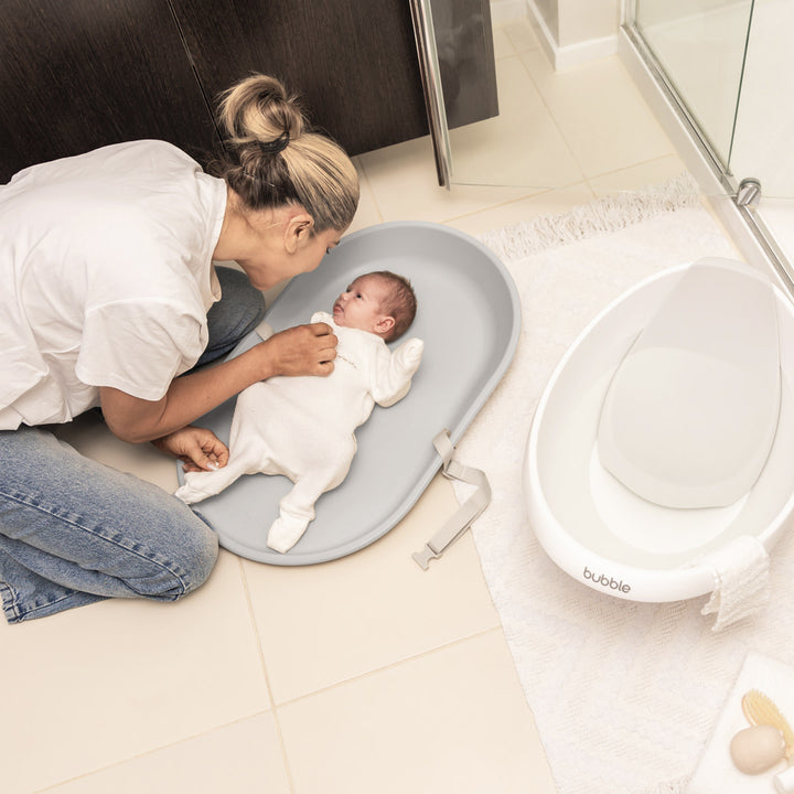 BUBBLE BABY BATH WITH BATH SEAT - White