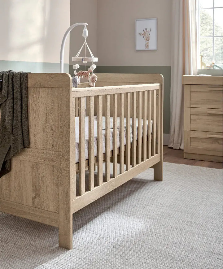 Mamas & Papas Atlas 5 Piece Set (Cotbed, Dresser Changer, Mattress, Fitted Sheets & Mattress Protector)  - Light Oak