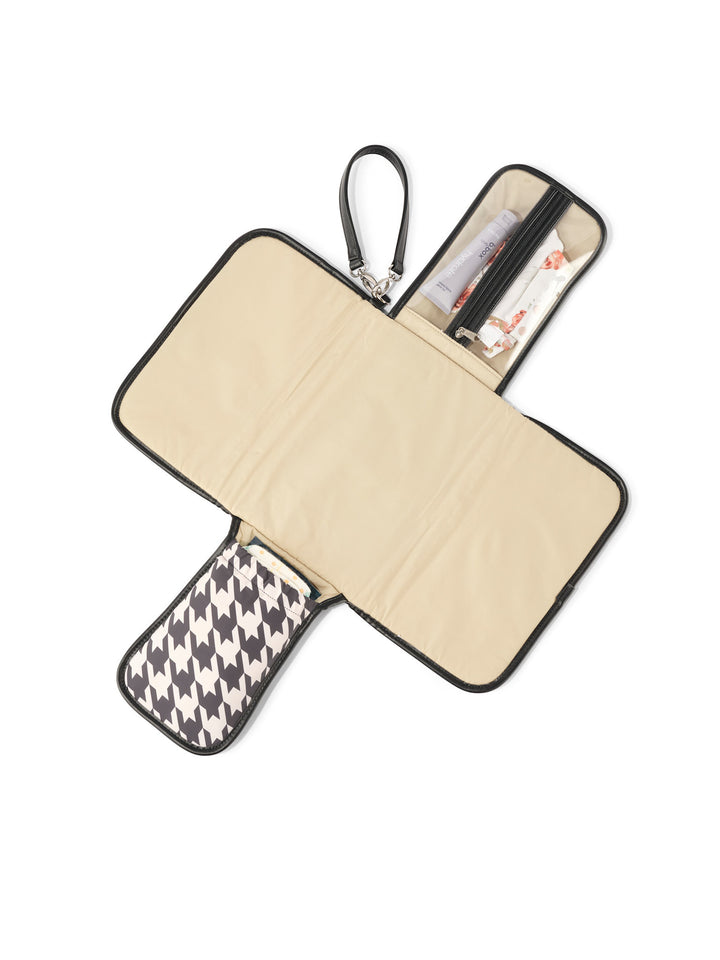 OiOi Change Mat Clutch - Houndstooth