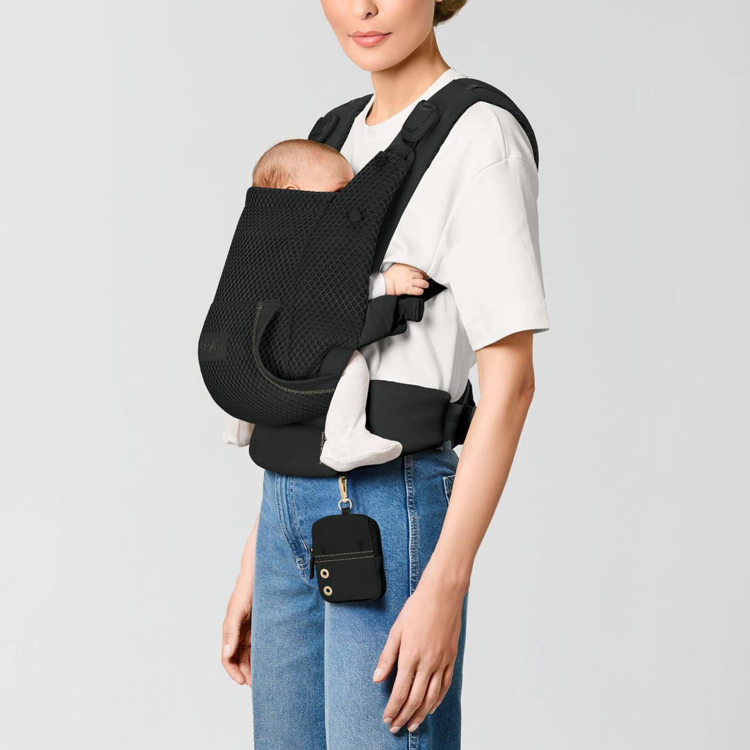 Cybex LAYA Carrier Magic Black