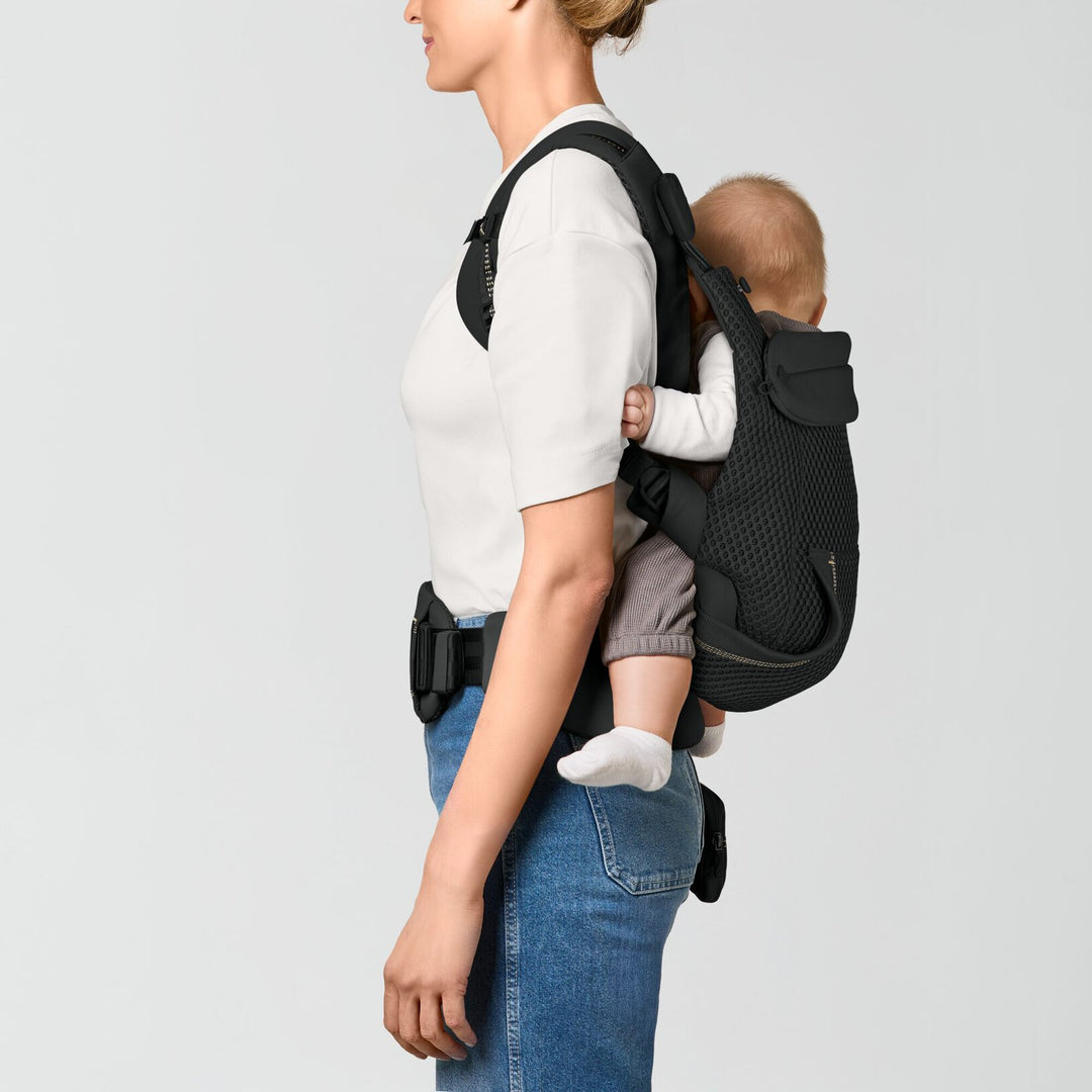 Cybex LAYA Carrier Magic Black