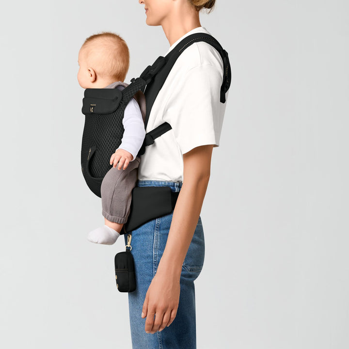 Cybex LAYA Carrier Magic Black