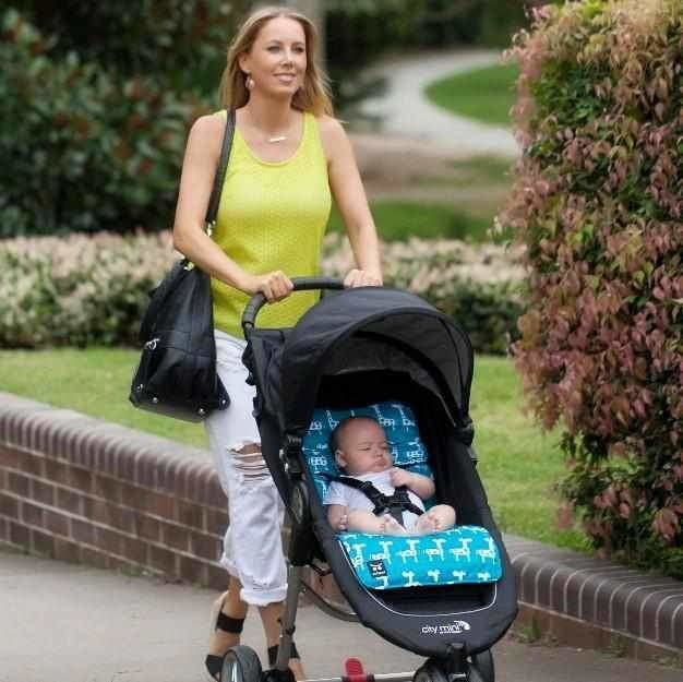 Outlookbaby Pram Liner  Teal Giraffe
