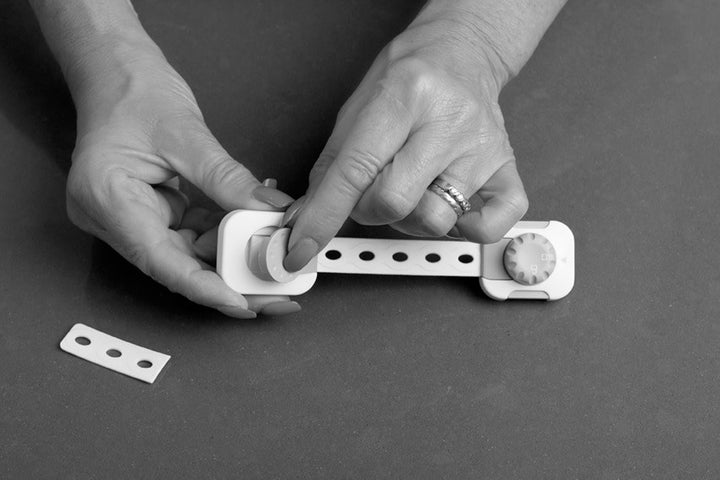 Dreambaby TWIST 'N LOCK MULTI-PURPOSE LATCH 6PK WHITE/GREY(F1443)