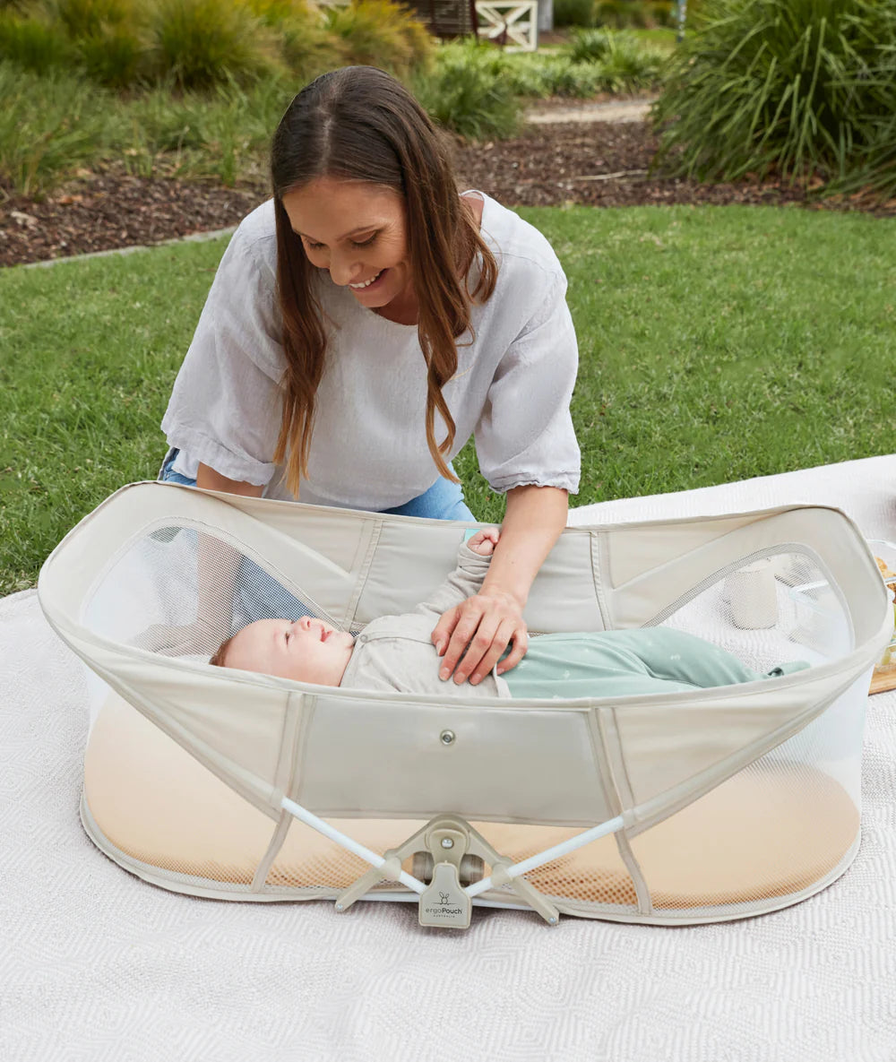 ergoPouch Easy Sleep Portable Bassinet Ecru