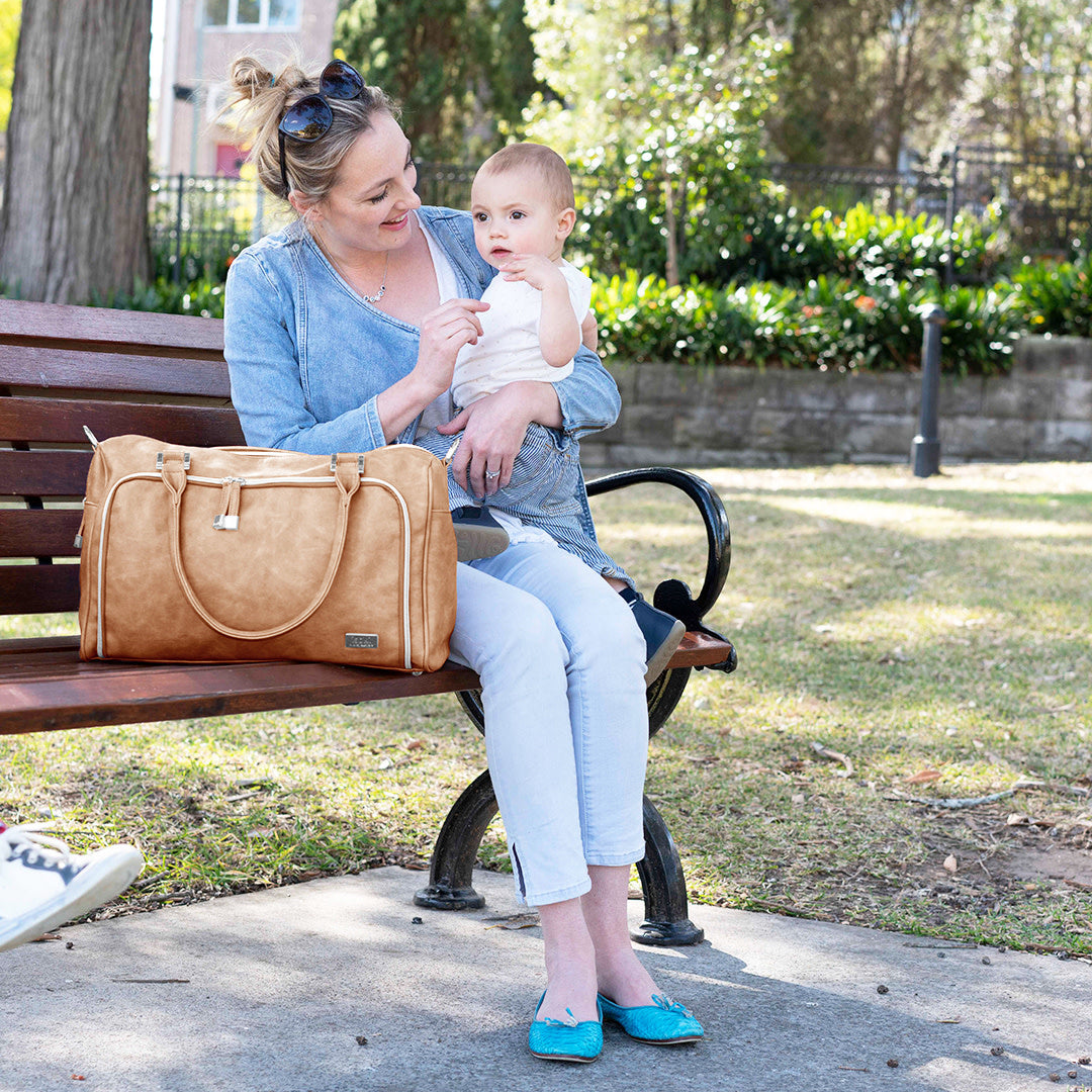 ISOKI DOUBLE ZIP SATCHEL  LATTE