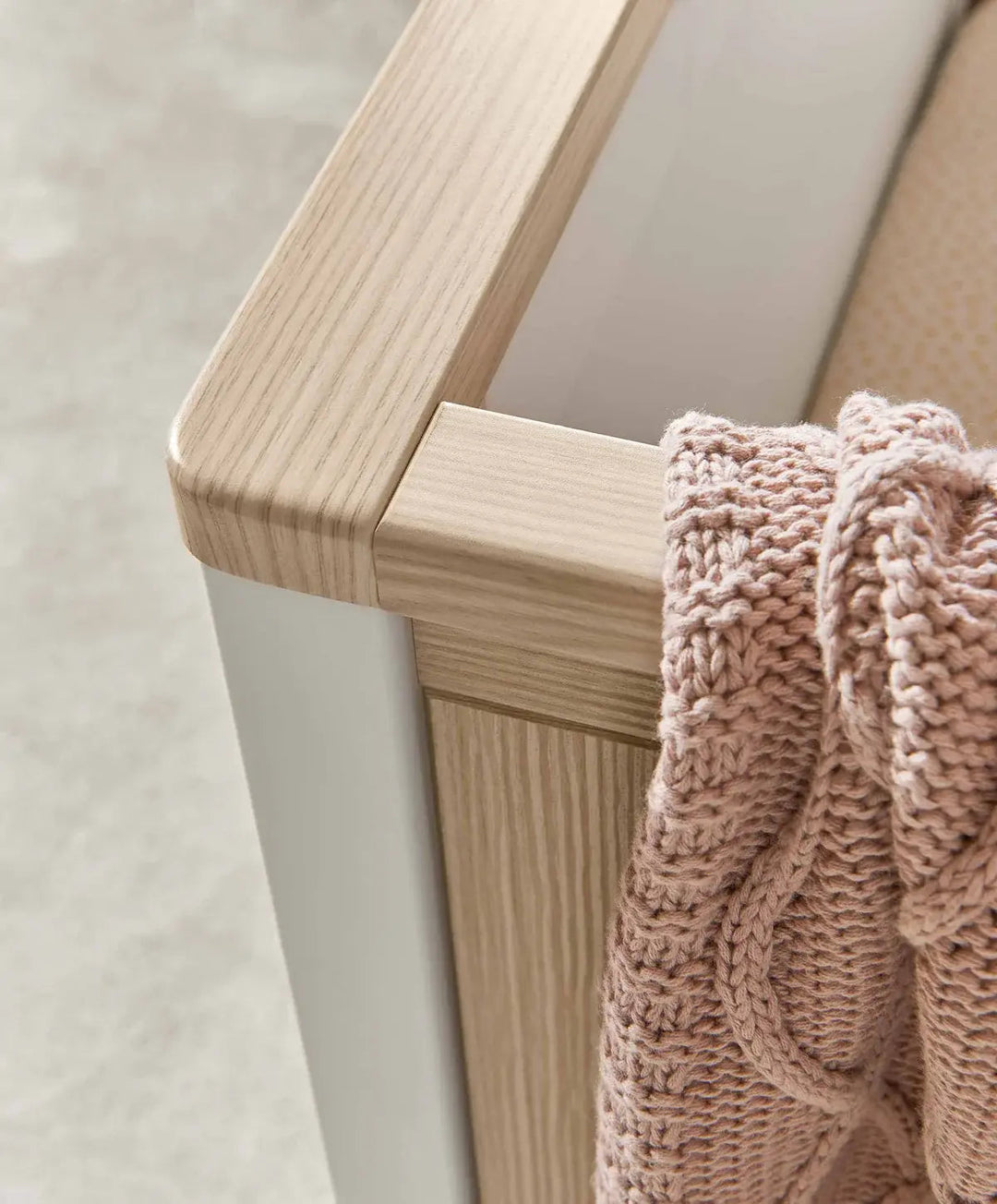 Mamas & Papas Harwell 5 Piece Set(Cotbed, Dresser Changer, Mattress, Fitted Sheets & Mattress Protector) - White