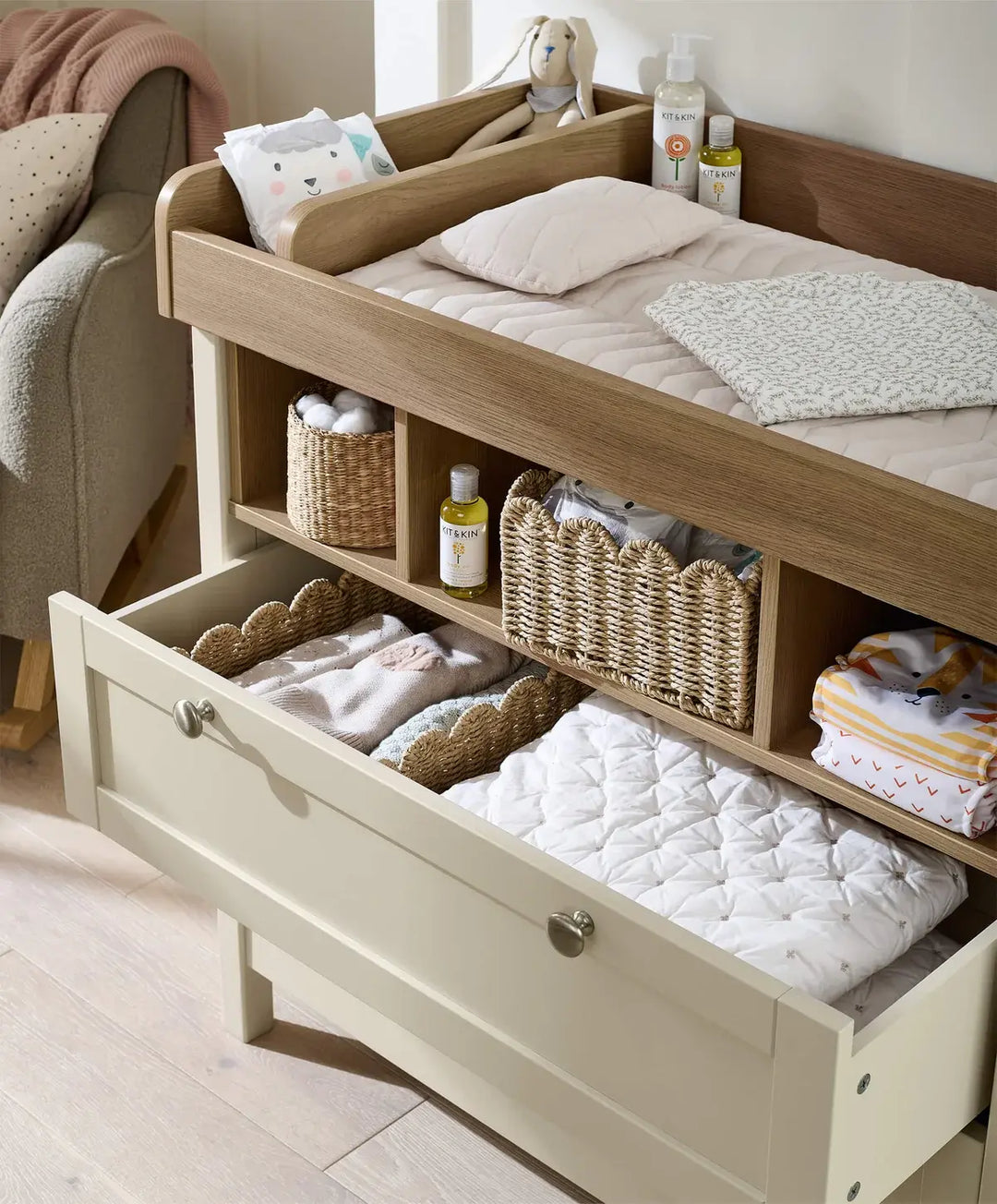 Mamas & Papas Harwell 5 Piece Set(Cotbed, Dresser Changer, Mattress, Fitted Sheets & Mattress Protector) - Cashmere