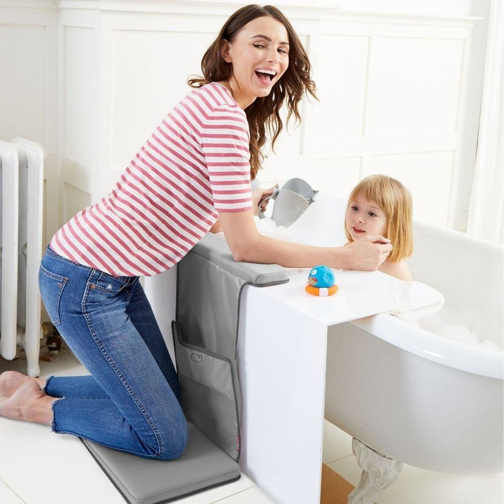 SKIP HOP MOBY ALL-IN-ONE ELBOW SAVER & KNEELER
