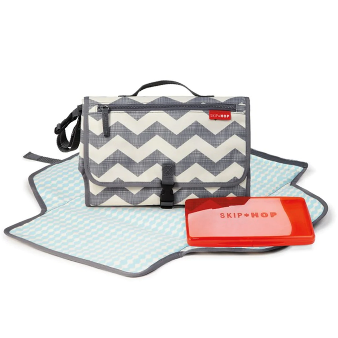 SKIP HOP PRONTO CHANGING STATION - CHEVRON