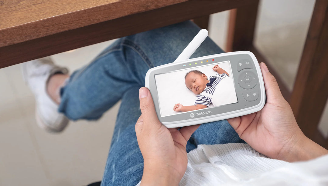 MOTOROLA CONNECT VM44 4.3" Wi-Fi Video Baby Monitor